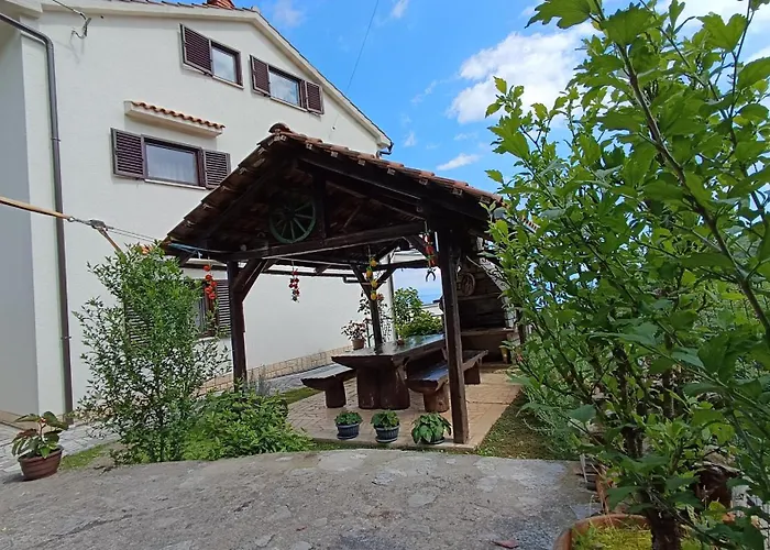 Apartment Miro- 5 Km From Opatija